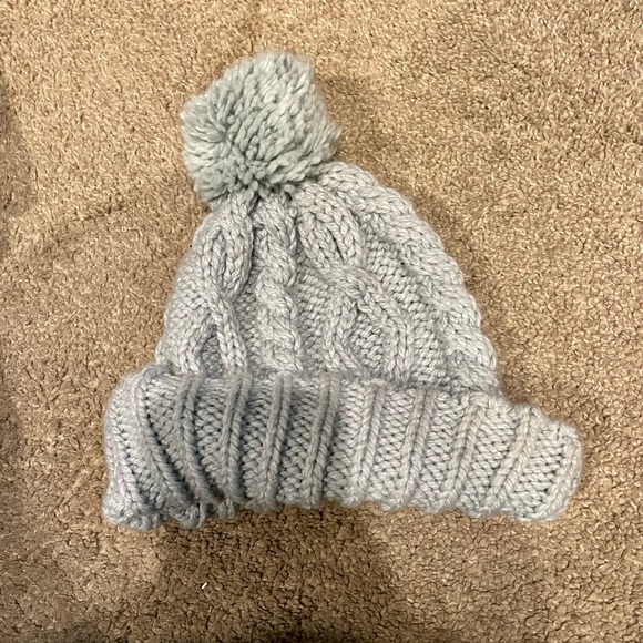 H&M Accessories - H&M cable knit pom beanie